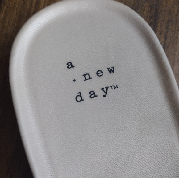 A New Day Beige Dory Slide Sandals Size 9.5 - Picture 4 of 5